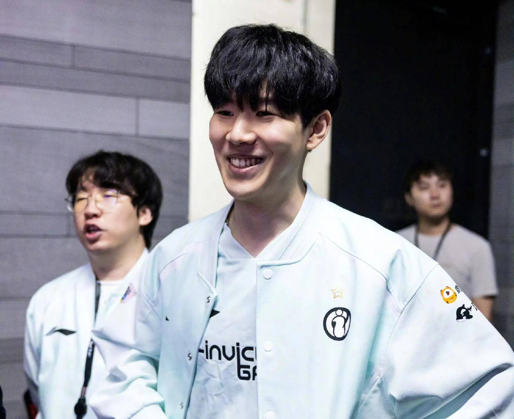 这一壮举引 这一壮举引