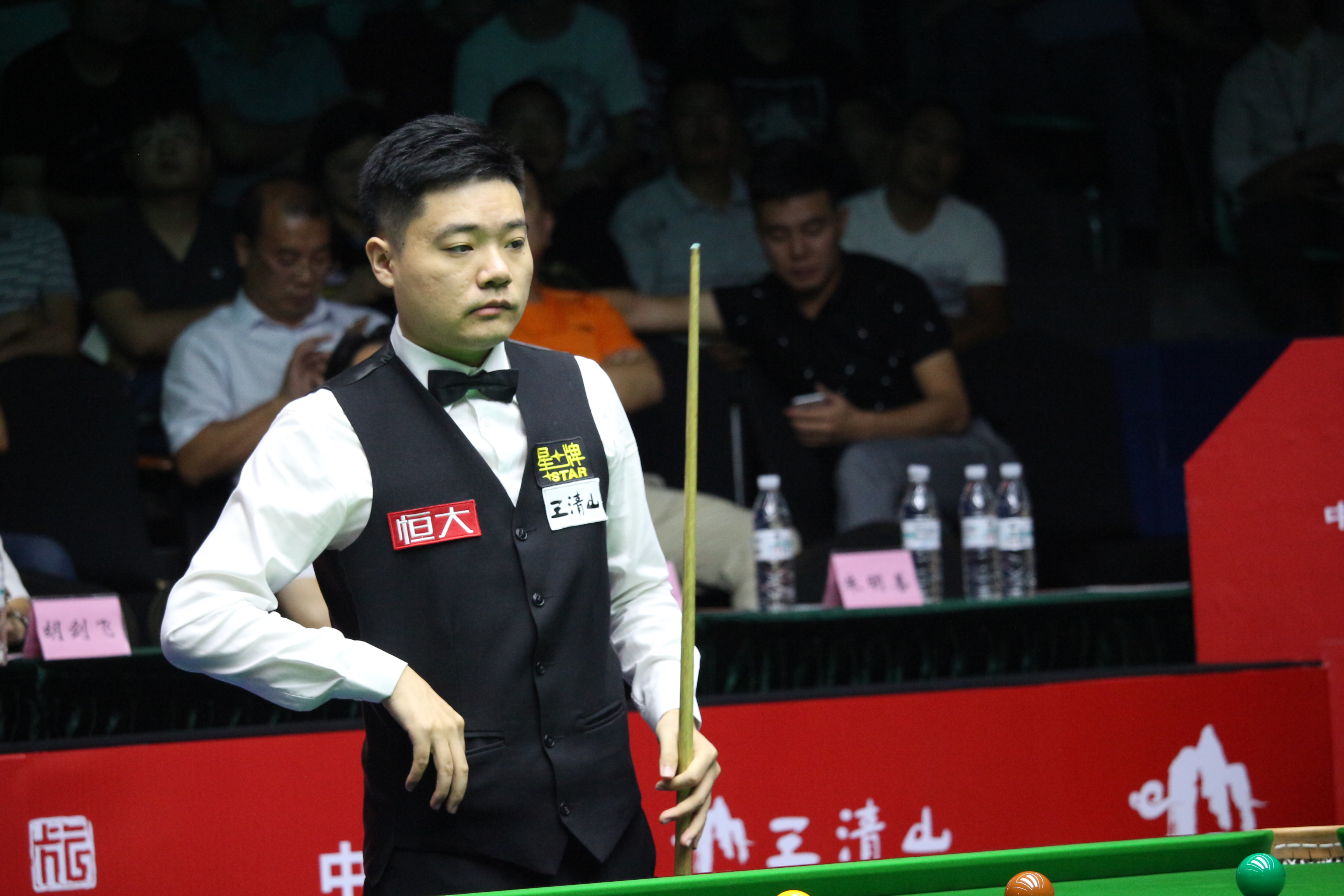 与另一名前 与另一名前