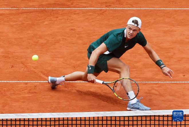 围绕塔图姆 围绕塔图姆